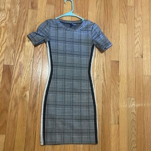 Very well fitted. Defines your figure. H&M dress